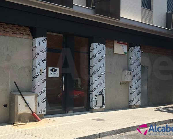 Fachada de composite para comercio en Cerro del Águila