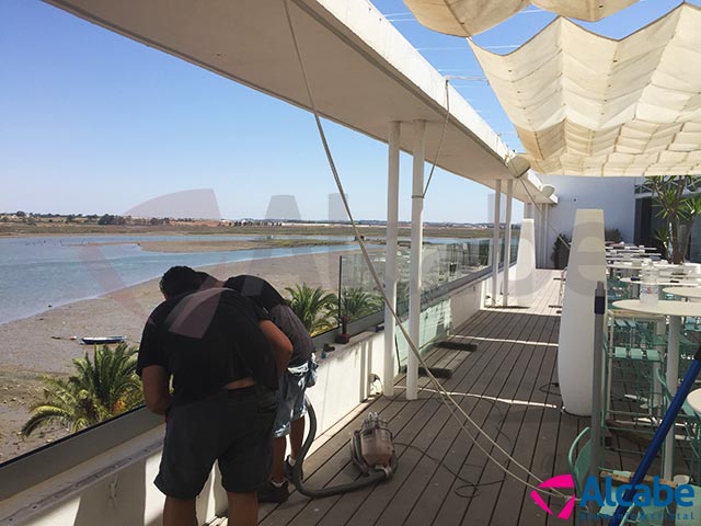 Barandillas de vidrio con cortinas de cristal en Capitana Isla Cristina (Huelva)