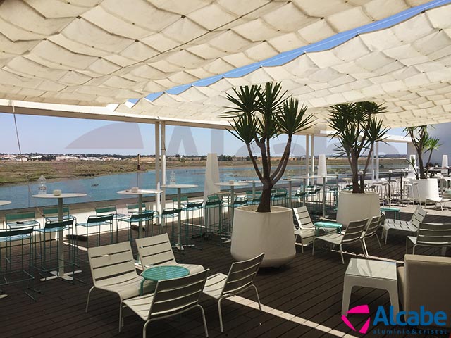 Barandillas de vidrio con cortinas de cristal en Capitana Isla Cristina (Huelva)