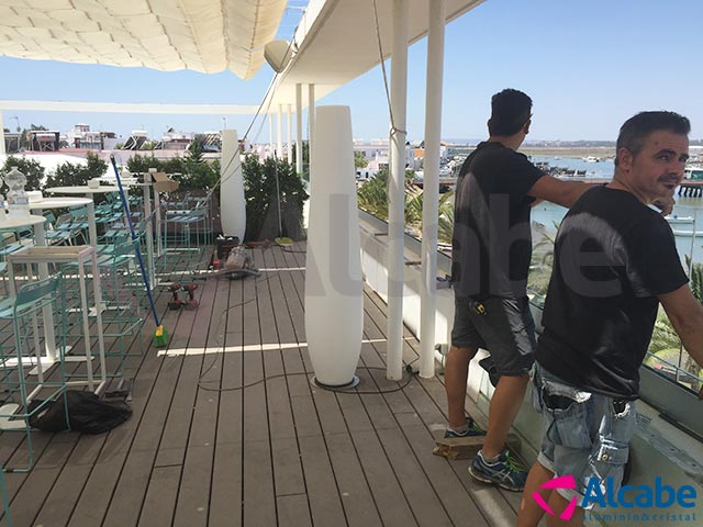 Barandillas de vidrio con cortinas de cristal en Capitana Isla Cristina (Huelva)