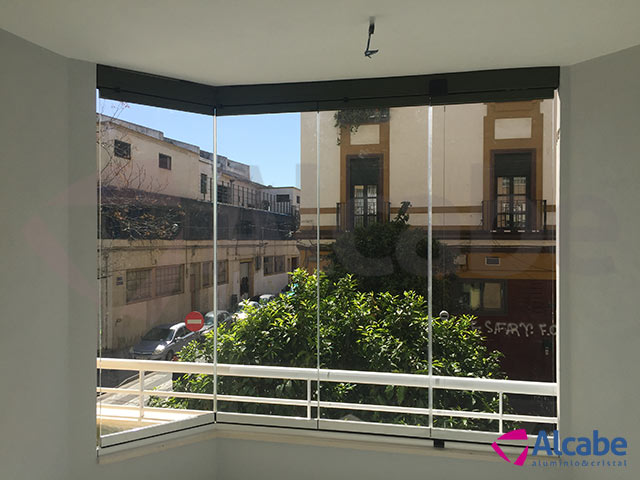 Cerramiento de Terraza en barrio Puerta de la Carne, en Sevilla