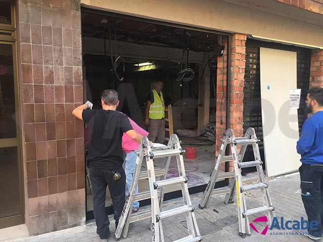 Instalación del Escaparate de la tienda AleHop de Barcelona