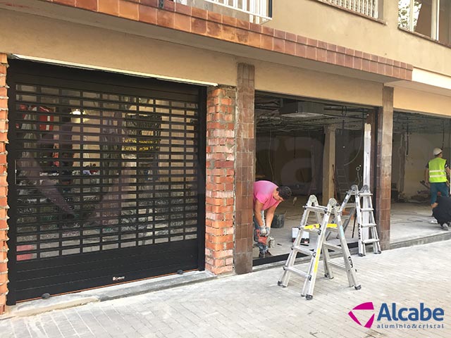 Instalación del Escaparate de la tienda AleHop de Barcelona