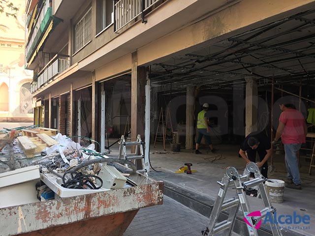 Instalación del Escaparate de la tienda AleHop de Barcelona