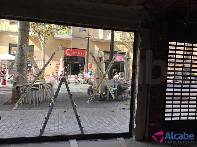 Instalación del Escaparate de la tienda AleHop de Barcelona