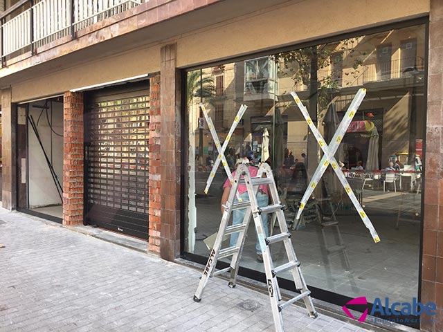 Instalación del Escaparate de la tienda AleHop de Barcelona