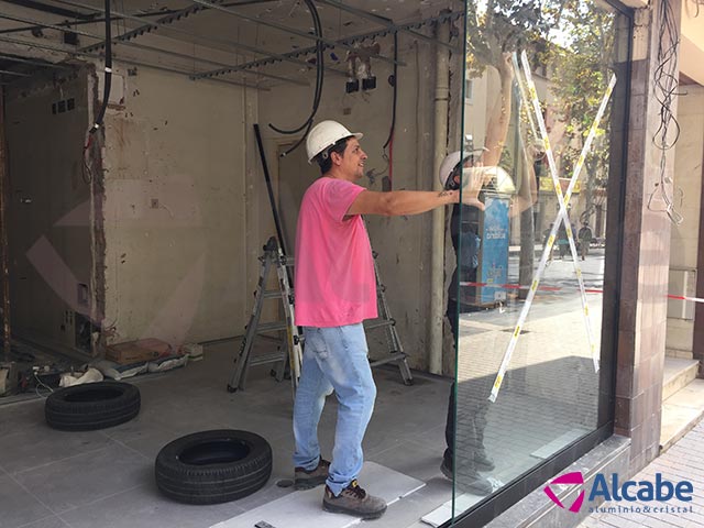 Instalación del Escaparate de la tienda AleHop de Barcelona