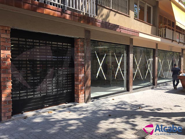 Instalación del Escaparate de la tienda AleHop de Barcelona