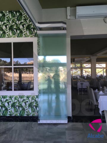 Restaurante Río Grande. Instalación de cerramientos de cristal con cortinas de vidrio Sunflex SF40