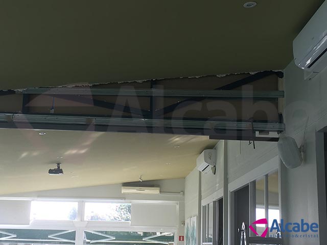 Restaurante Río Grande. Instalación de cerramientos de cristal con cortinas de vidrio Sunflex SF40