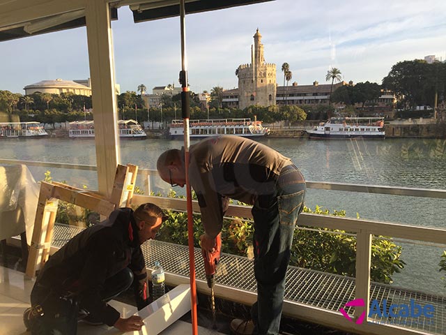 Restaurante Río Grande. Instalación de cerramientos de cristal con cortinas de vidrio Sunflex SF40