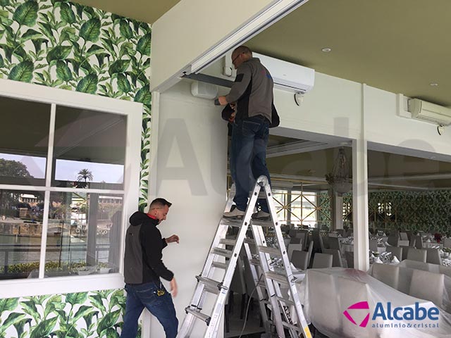 Restaurante Río Grande. Instalación de cerramientos de cristal con cortinas de vidrio Sunflex SF40