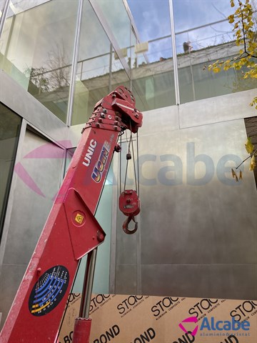 Alquiler Minigrúa para Montaje de Cristales en Sevilla