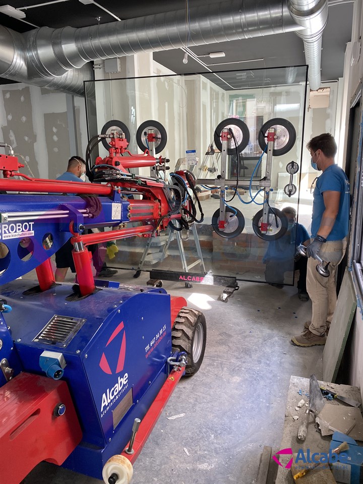 Instalación Cristales Escaparate con Robot Cristalero Tienda KeDisparaT Sanlúcar de Barrameda