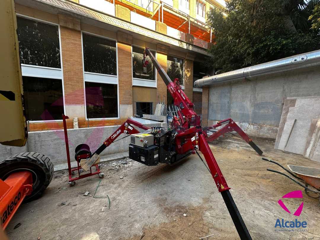 Mini Grúa Instalando Cristal en Santo Domingo de la Calzada