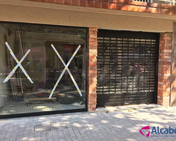 Instalación del Escaparate de la tienda AleHop de Barcelona